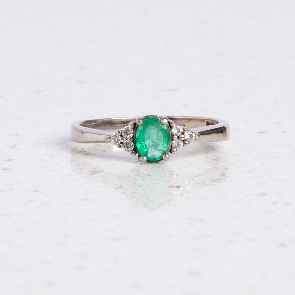 Anillo Esmeralda y Diamantes en grade