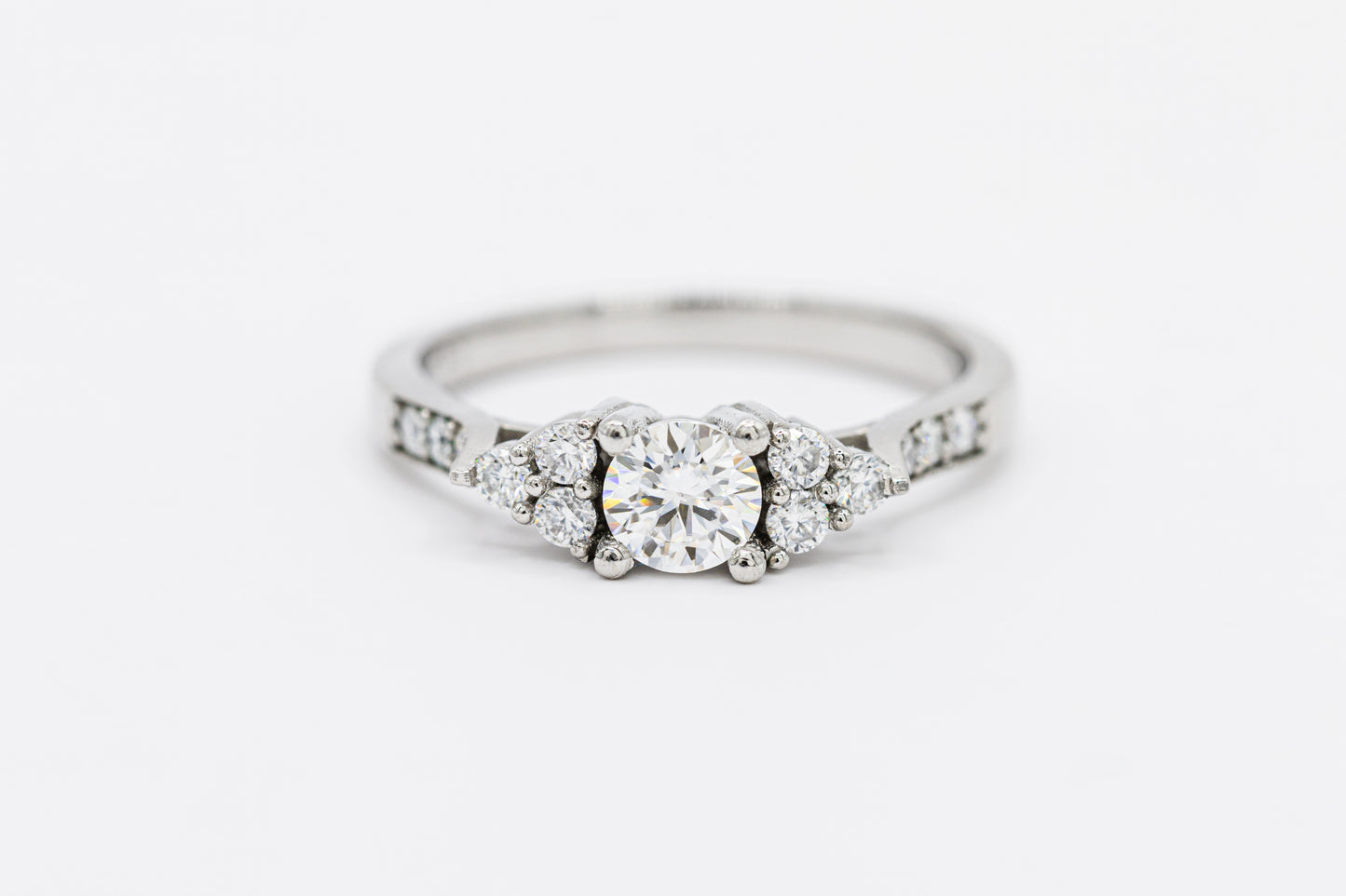 Anillo Diamante y Arreglo Floral