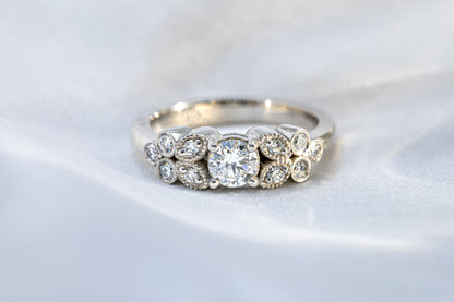 Anillo Diamante y Petalos
