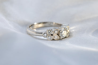 Anillo Diamante y Petalos
