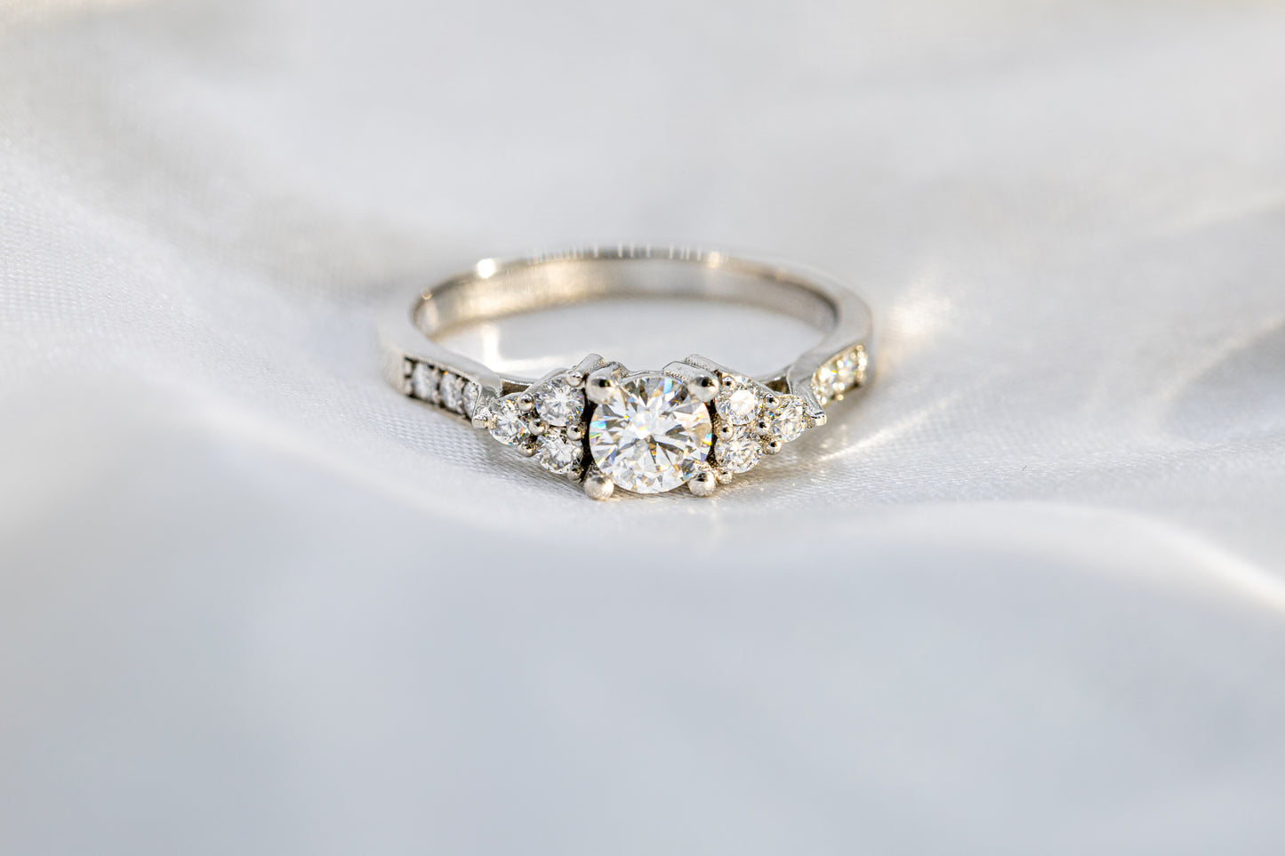 Anillo Diamante y Arreglo Floral