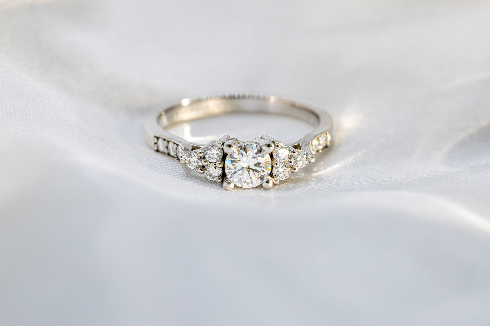 Anillo Diamante y Arreglo Floral