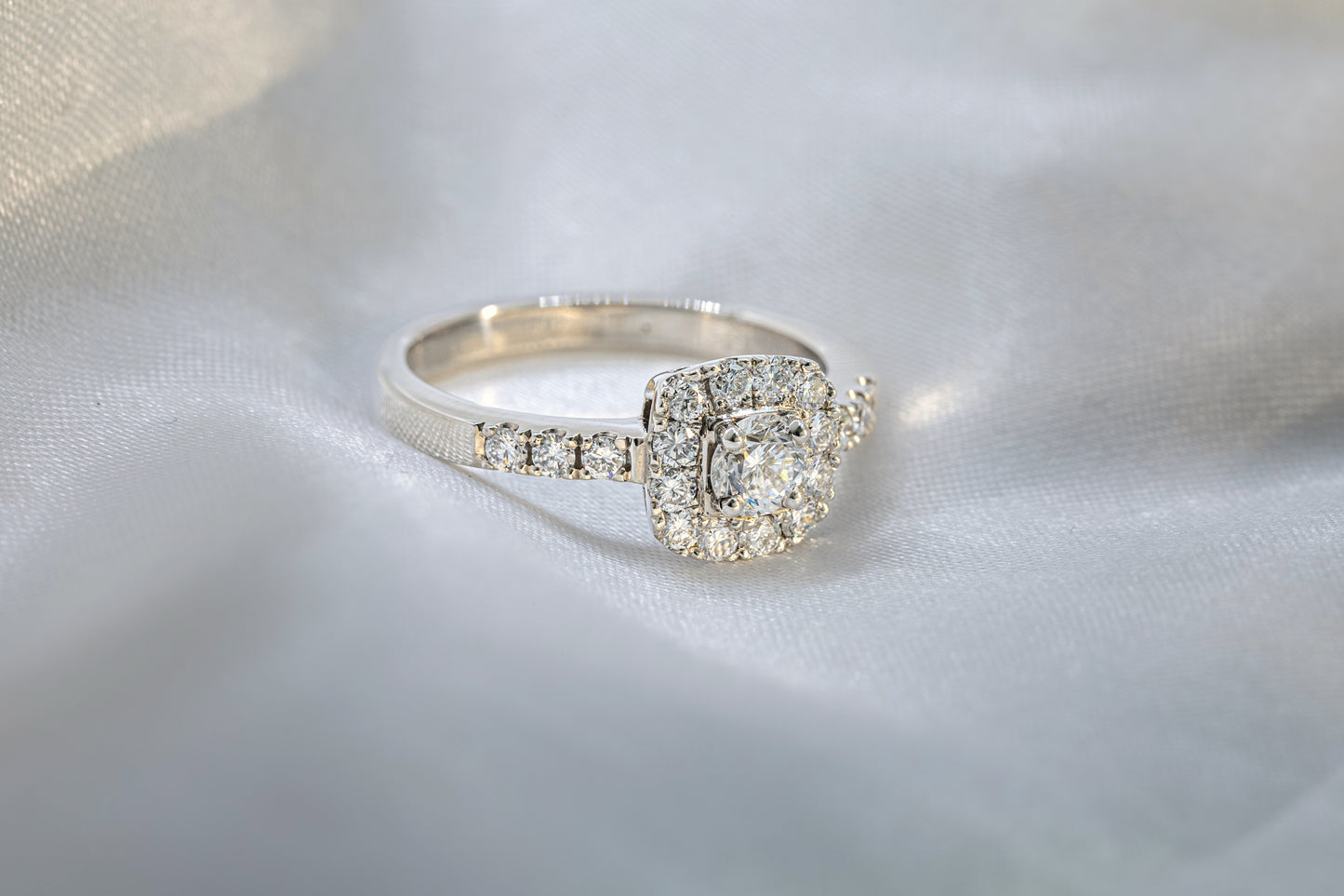 Anillo Halo Cojin