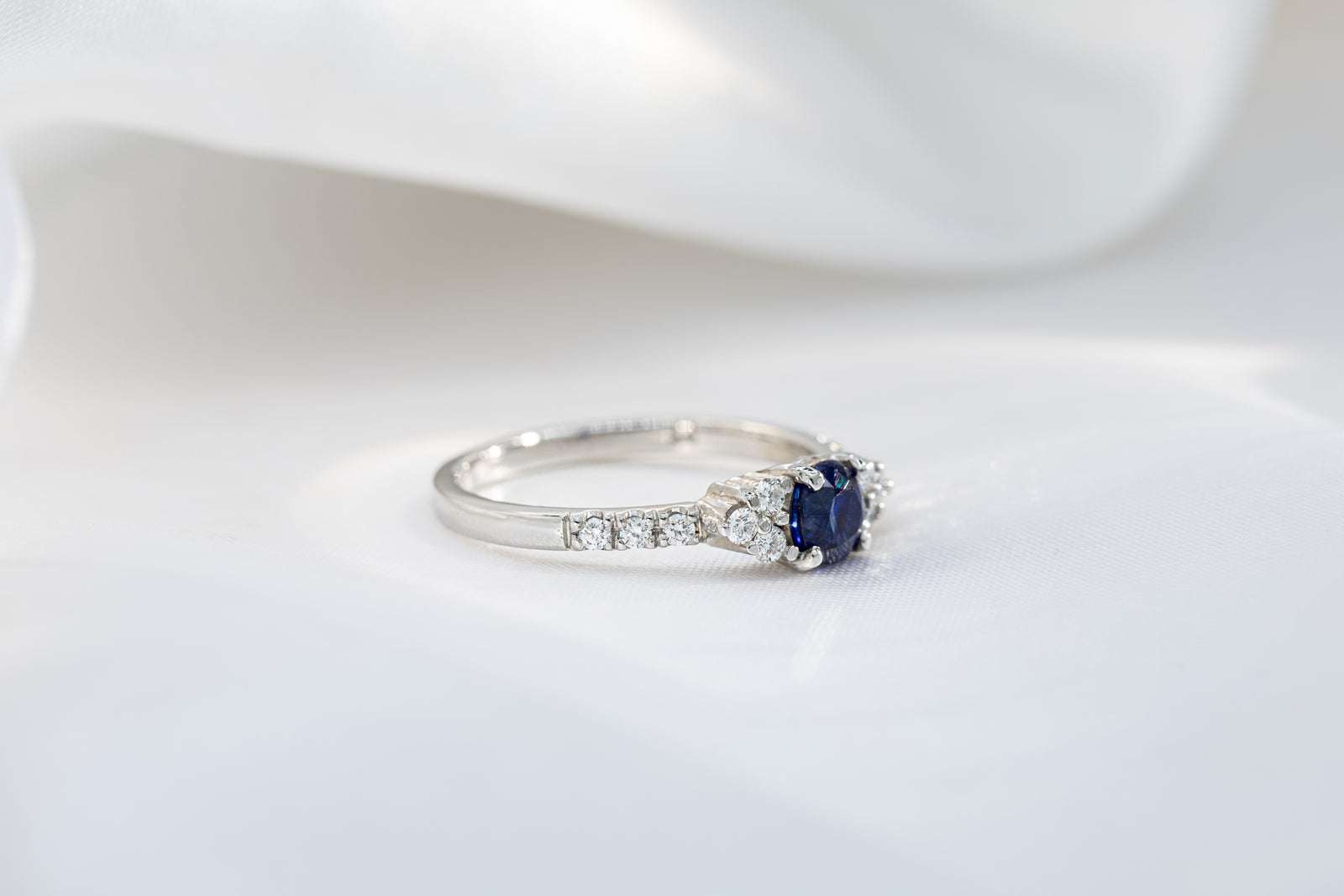 Anillo Arreglo Floral Zafiro Diamantes