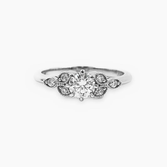 Anillo Petite Flor Moissanita