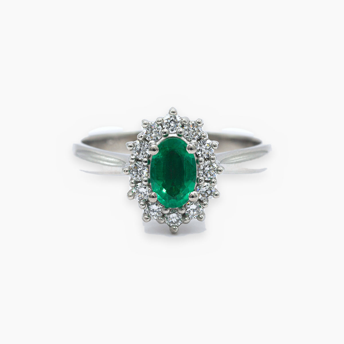 Anillo roseta de platino con esmeralda y diamantes