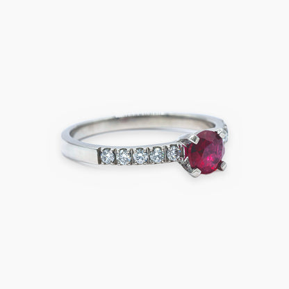 Anillo Rubí Celebrado en Diamantes - vista lateral