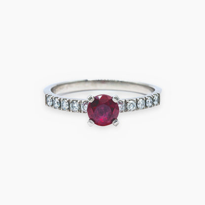 Anillo Rubí Celebrado en Diamantes