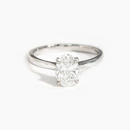 Anillo solitario de platino con diamante oval de 1 CT