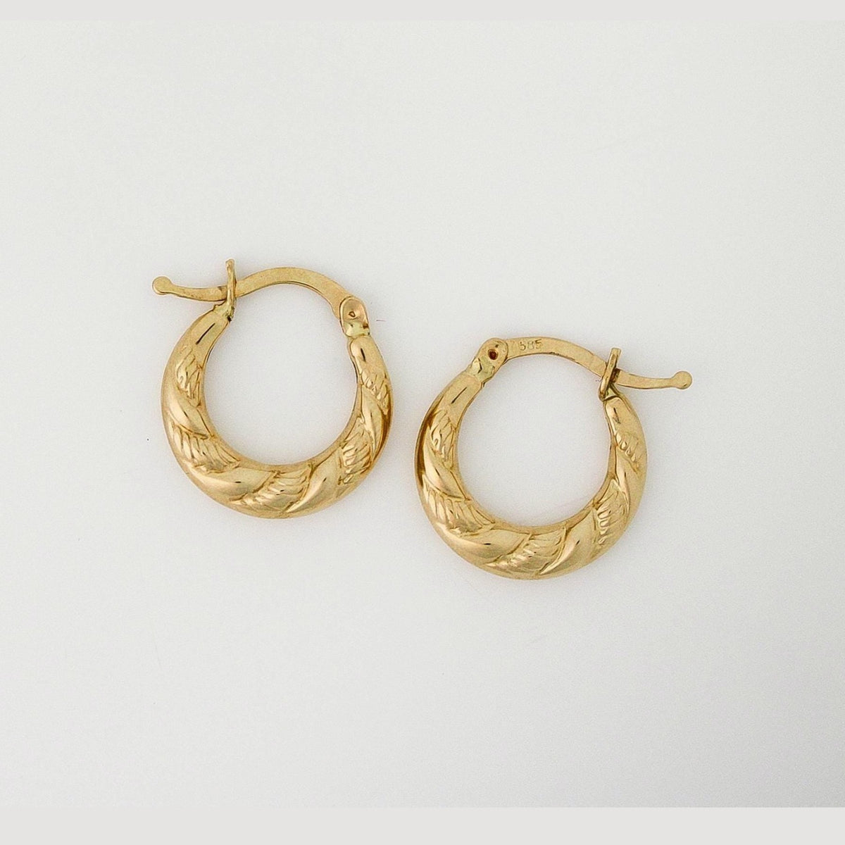 Aretes Argolla Texturizada · Oro 14k