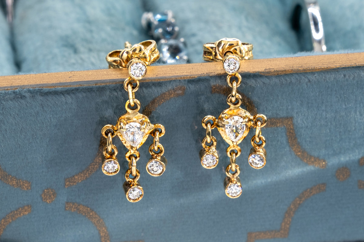 Aretes Candelabros Diamante - detalle diamantes pera y redondos