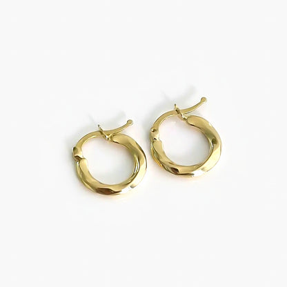 Aretes Oro Minimal Ondulado en oro 18 amarillo