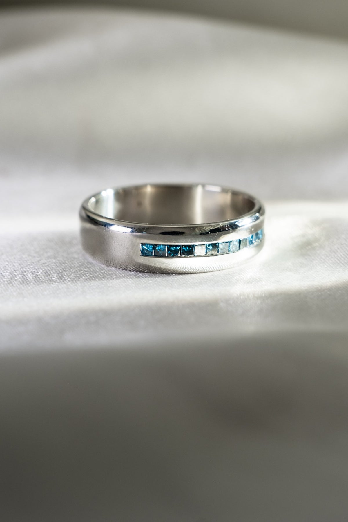 Argolla Platino y Diamantes Azules - foto 4