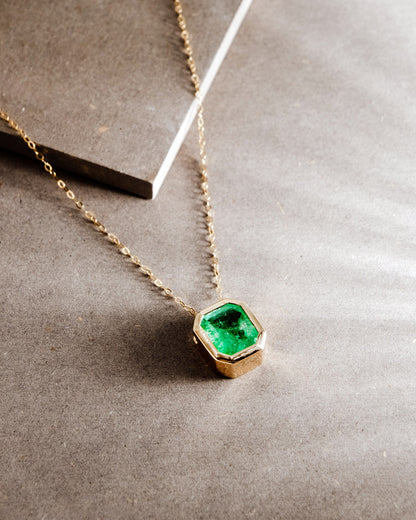 Colgante Esmeralda Máxima en oro 18 kt amarillo