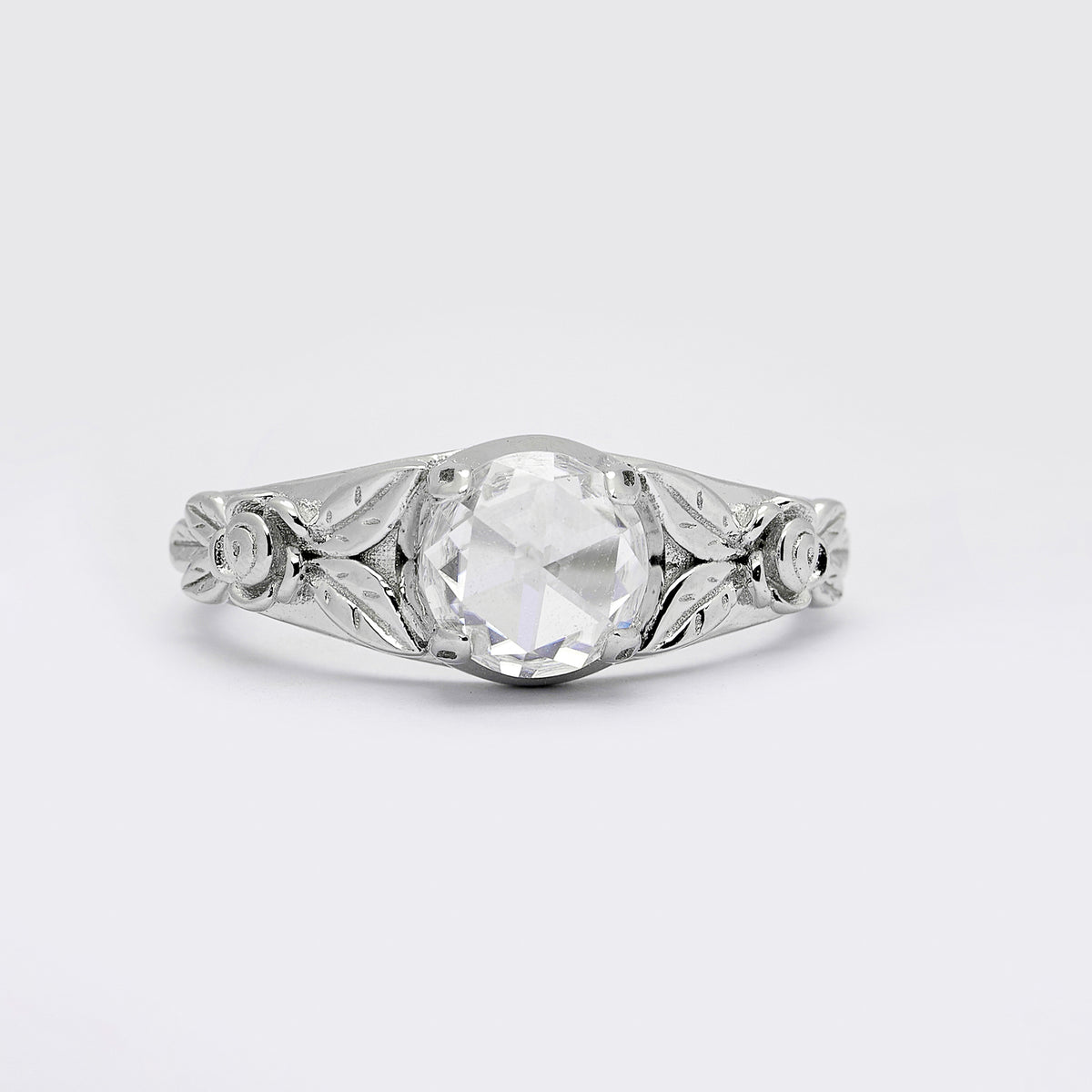 Anillo Grabado Floral y Moissanita Rosecut