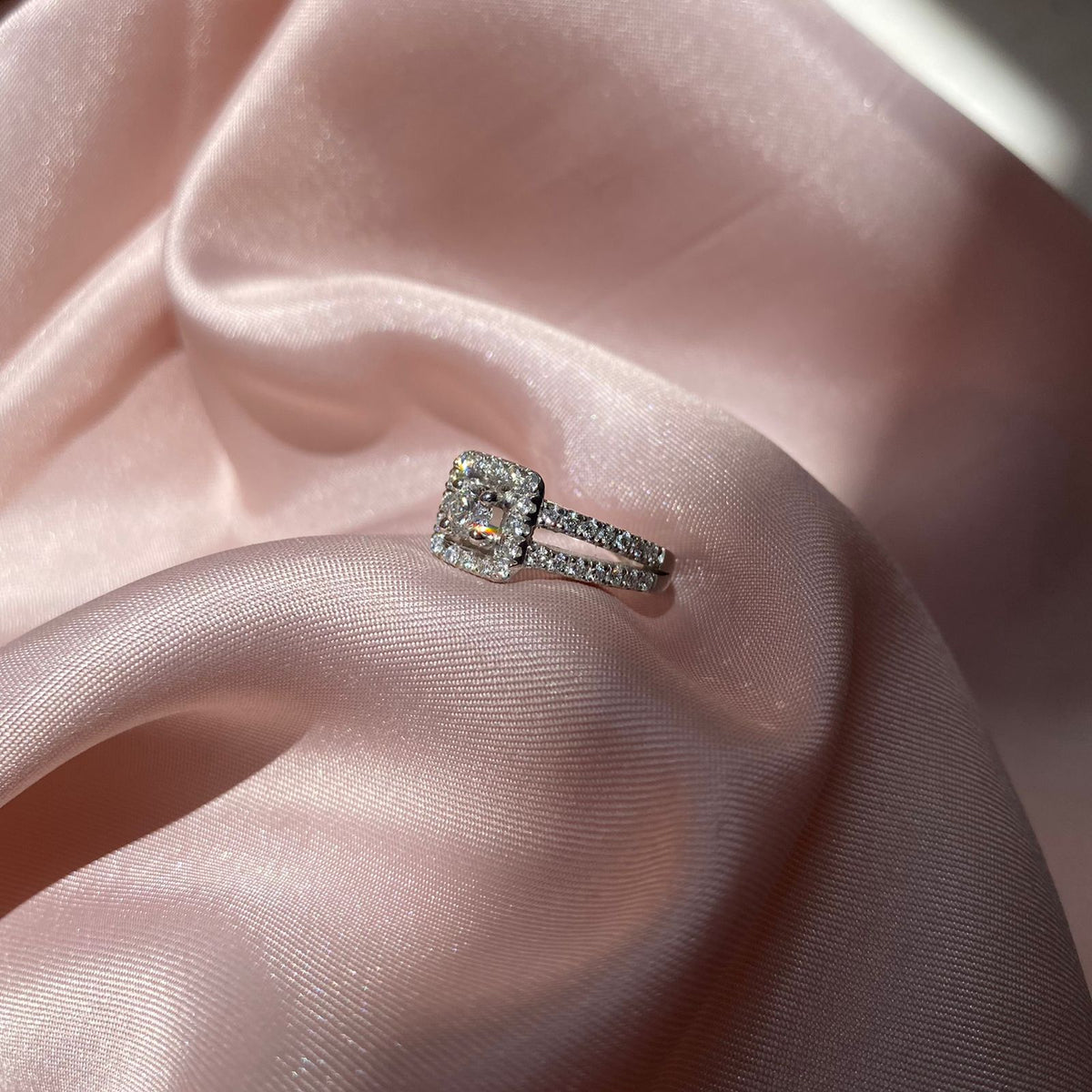 Solitario Halo y Doble Argolla - 40 pts GIA