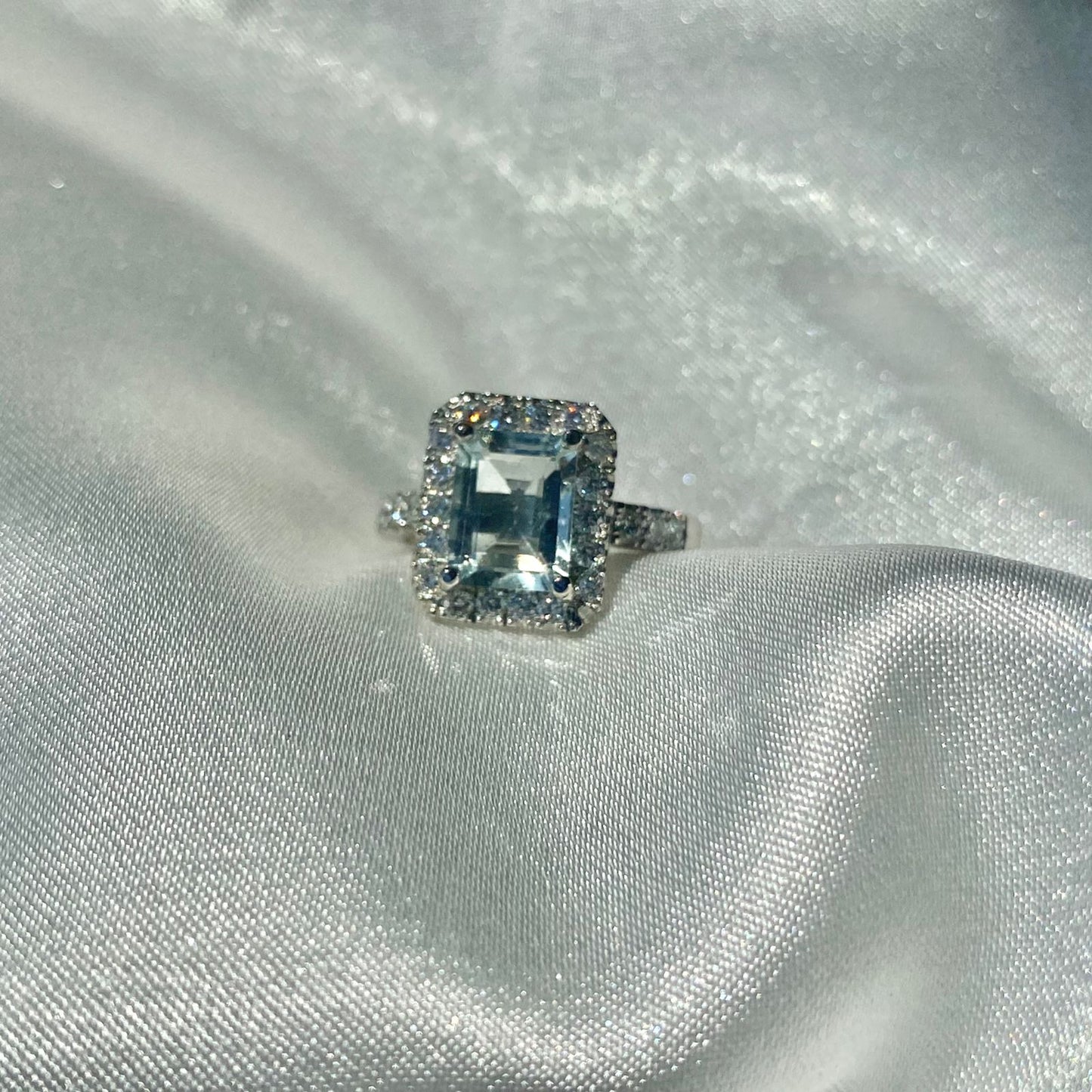 Anillo Aguamarina y Halo Diamantes