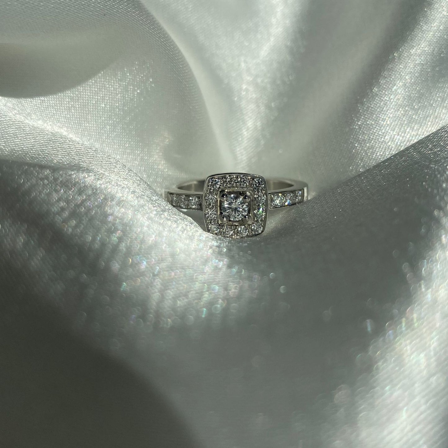 Anillo Halo de Diamantes