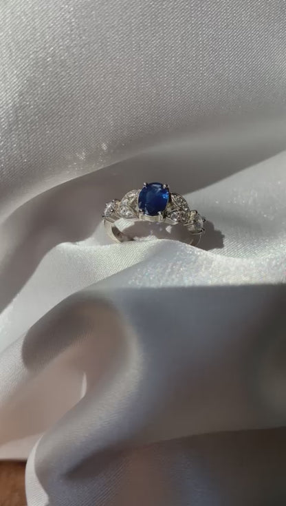 Anillo Zafiro y Diamantes en Pétalos